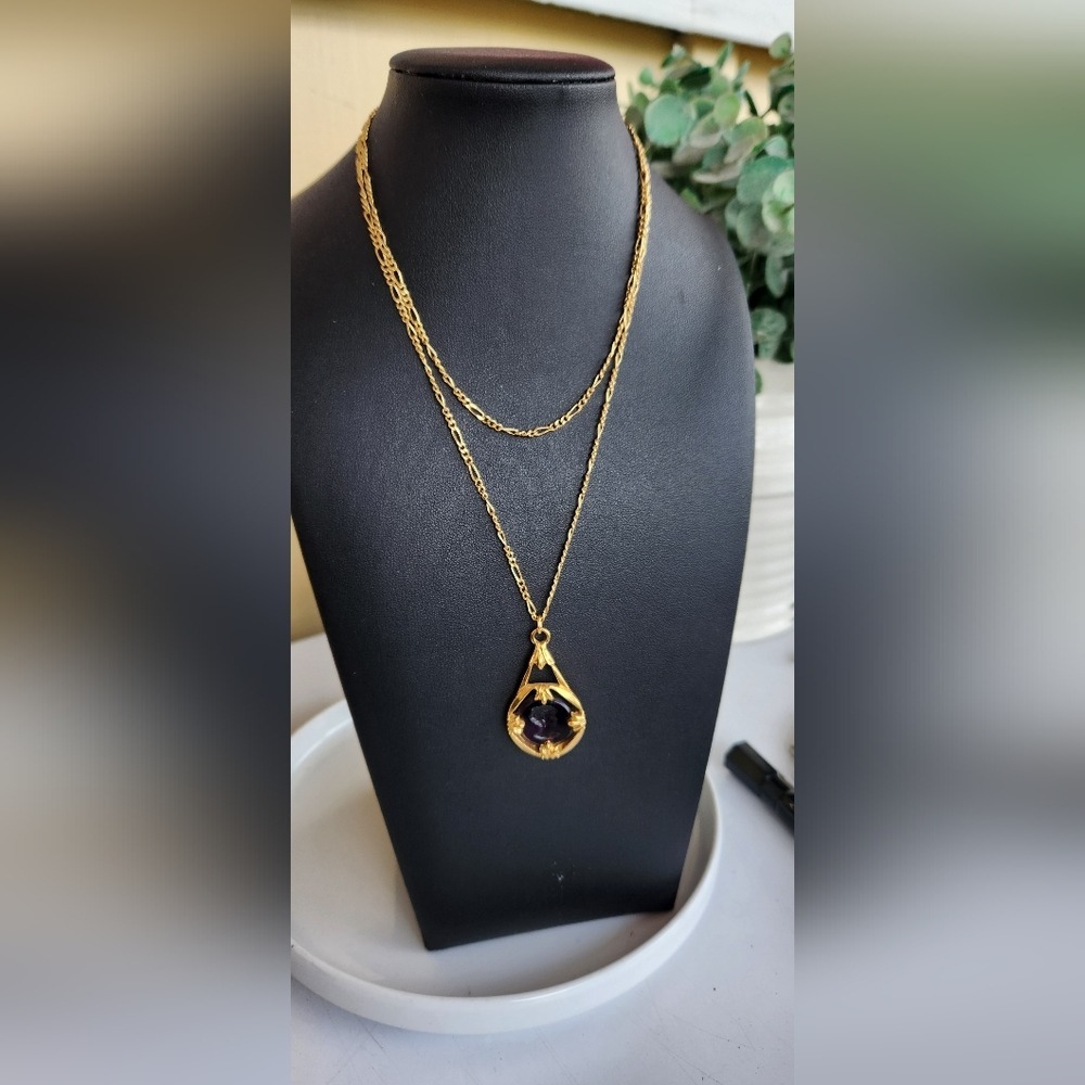 Vintage Gold Tone Cameo Pendant Necklace Purple Gemstone Figarope Chain - Picture 4 of 15